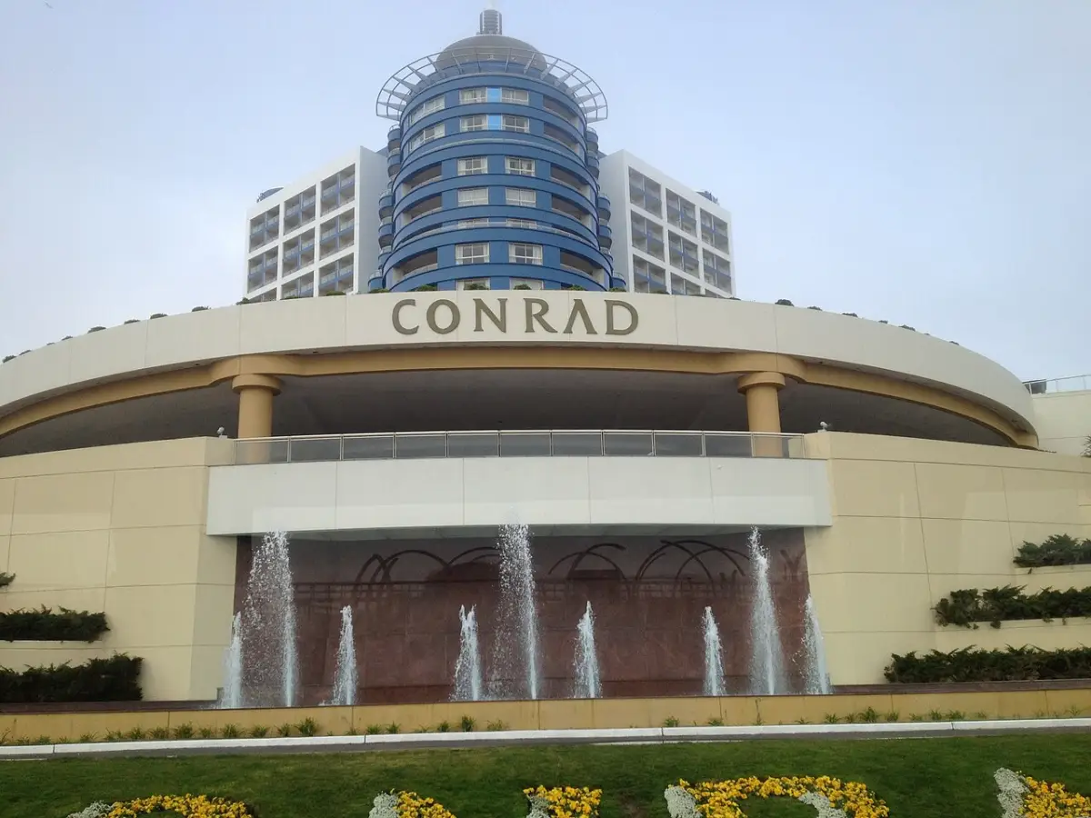 Entrada del resort de Punta del Este en una imagen de cuando operaba con el nombre Conrad